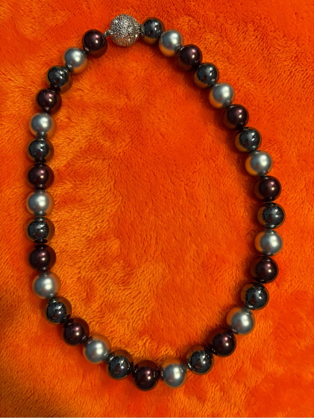 Premier Designs “First Lady”, Silver & Gray Bead Necklace w/Pave Magnetic Clasp